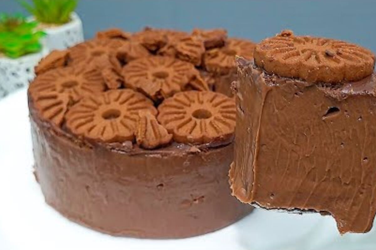 Prepare uma sobremesa de chocolate cremosa e rápida no liquidificador!