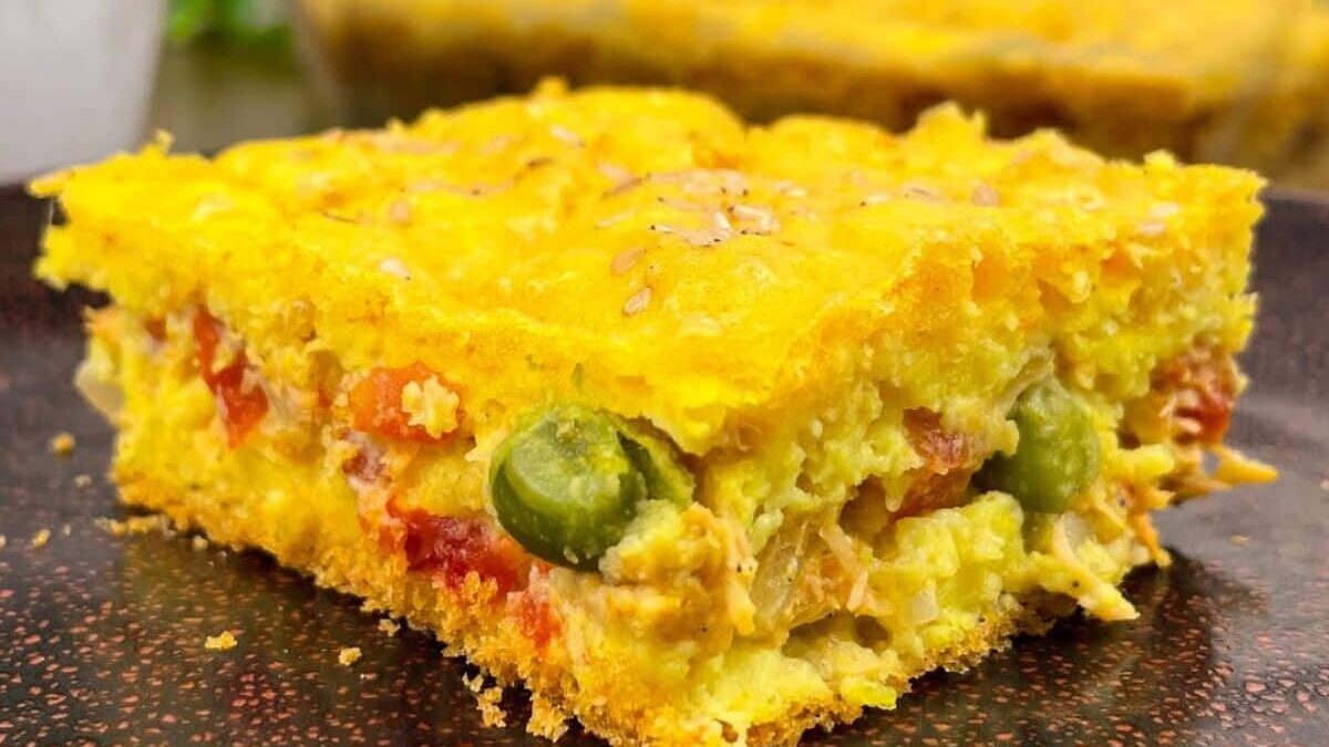 Prepare uma torta salgada leve e deliciosa, sem glúten e sem leite, no liquidificador!