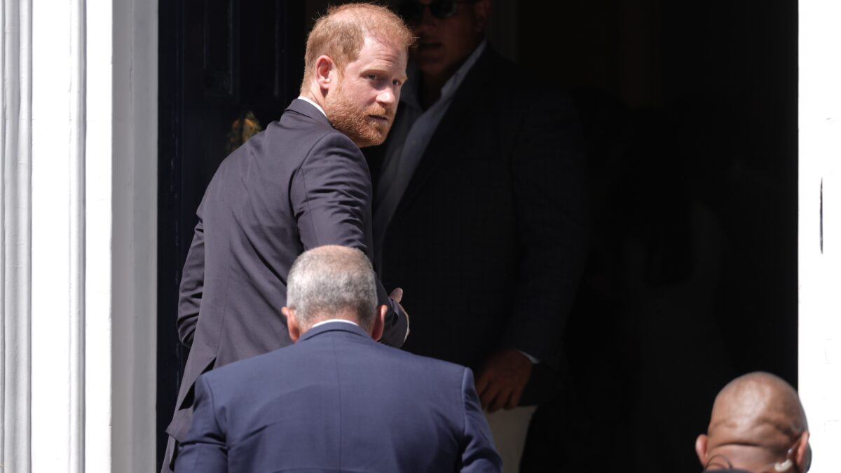 Príncipe Harry perde batalha judicial contra tabloide britânico em Londres