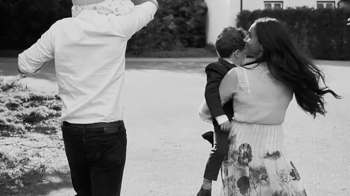 Príncipe Harry revela que abraços nos filhos trazem força em momentos difíceis
