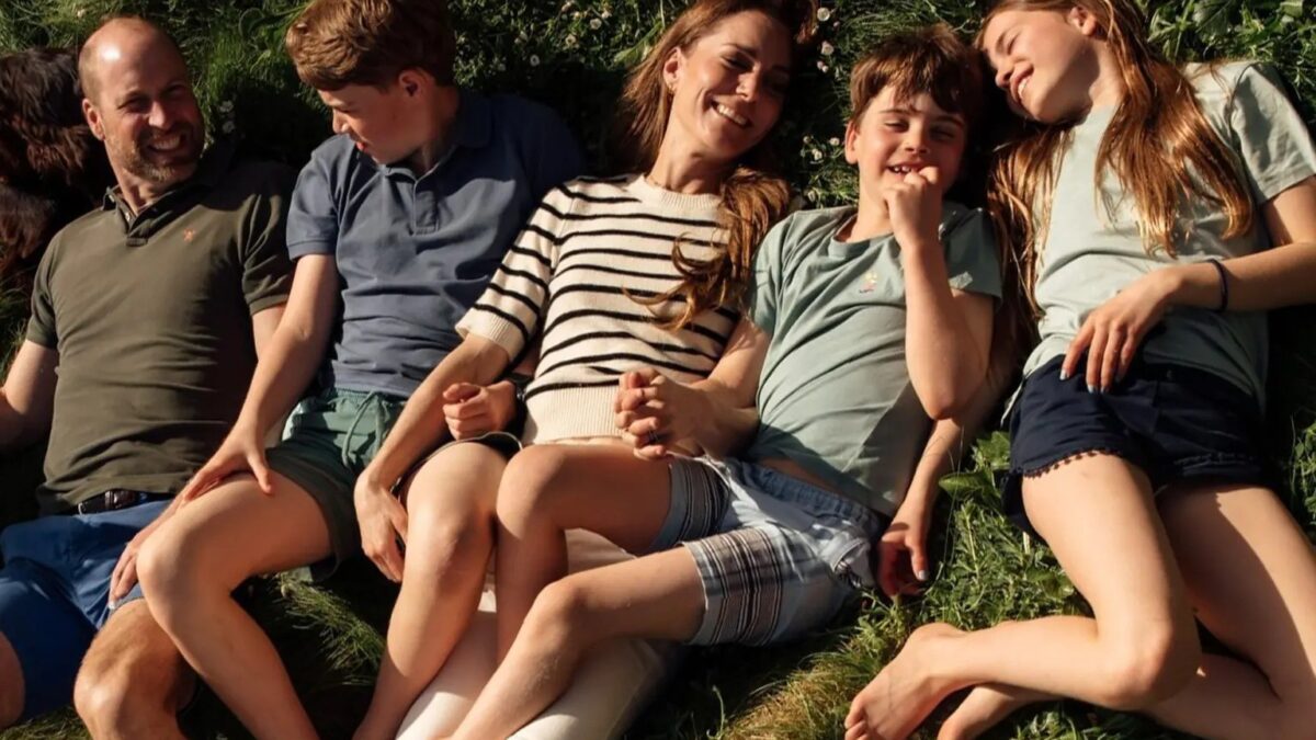 Príncipe William e Kate Middleton compartilham momentos marcantes do verão em família e trabalho