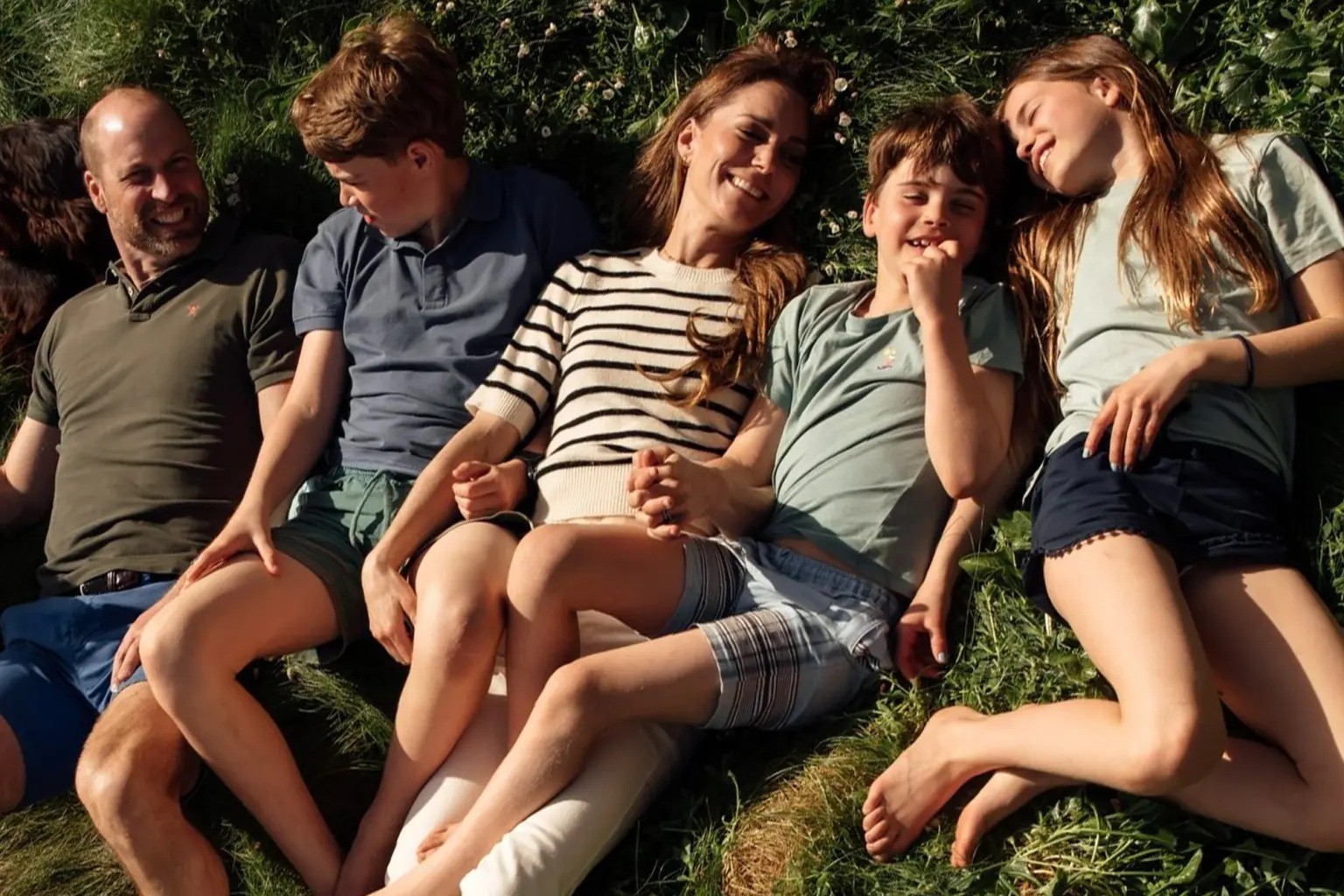 Príncipe William e Kate Middleton compartilham momentos marcantes do verão em família e trabalho