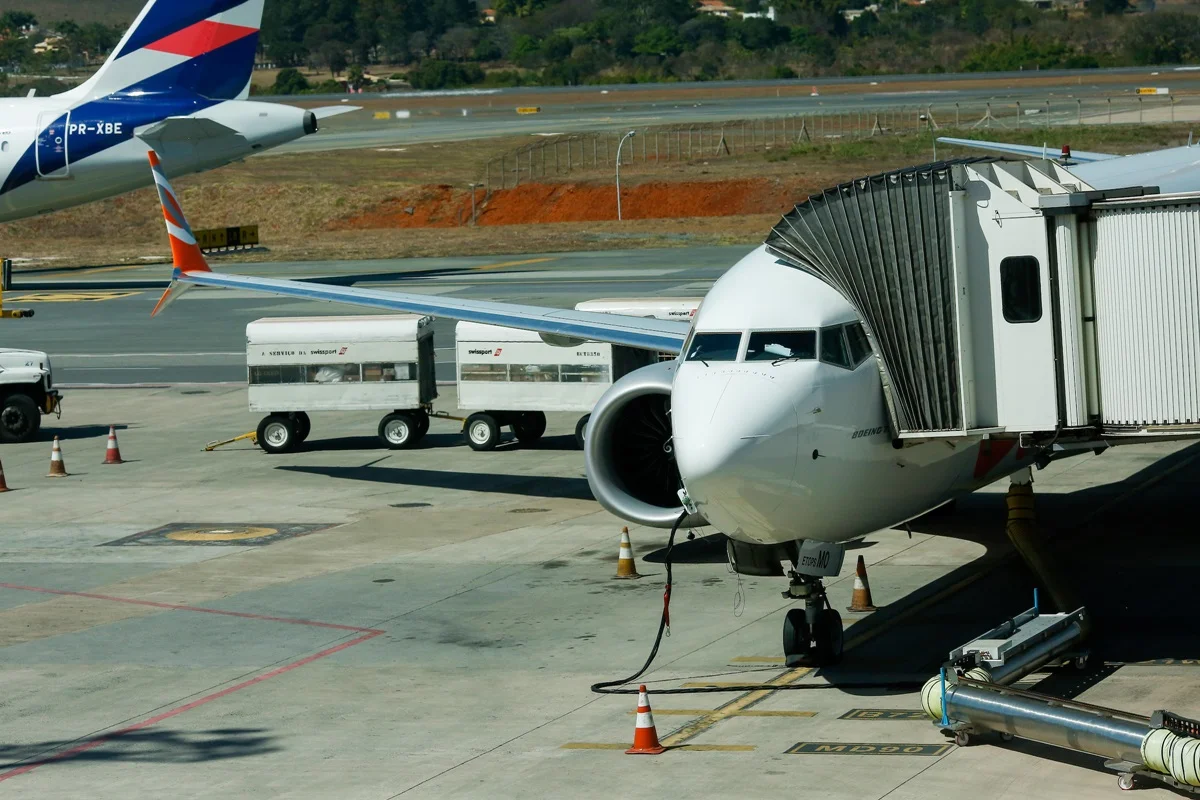 Querosene de aviação sobe 57,6% em um ano e pressiona preço das passagens aéreas