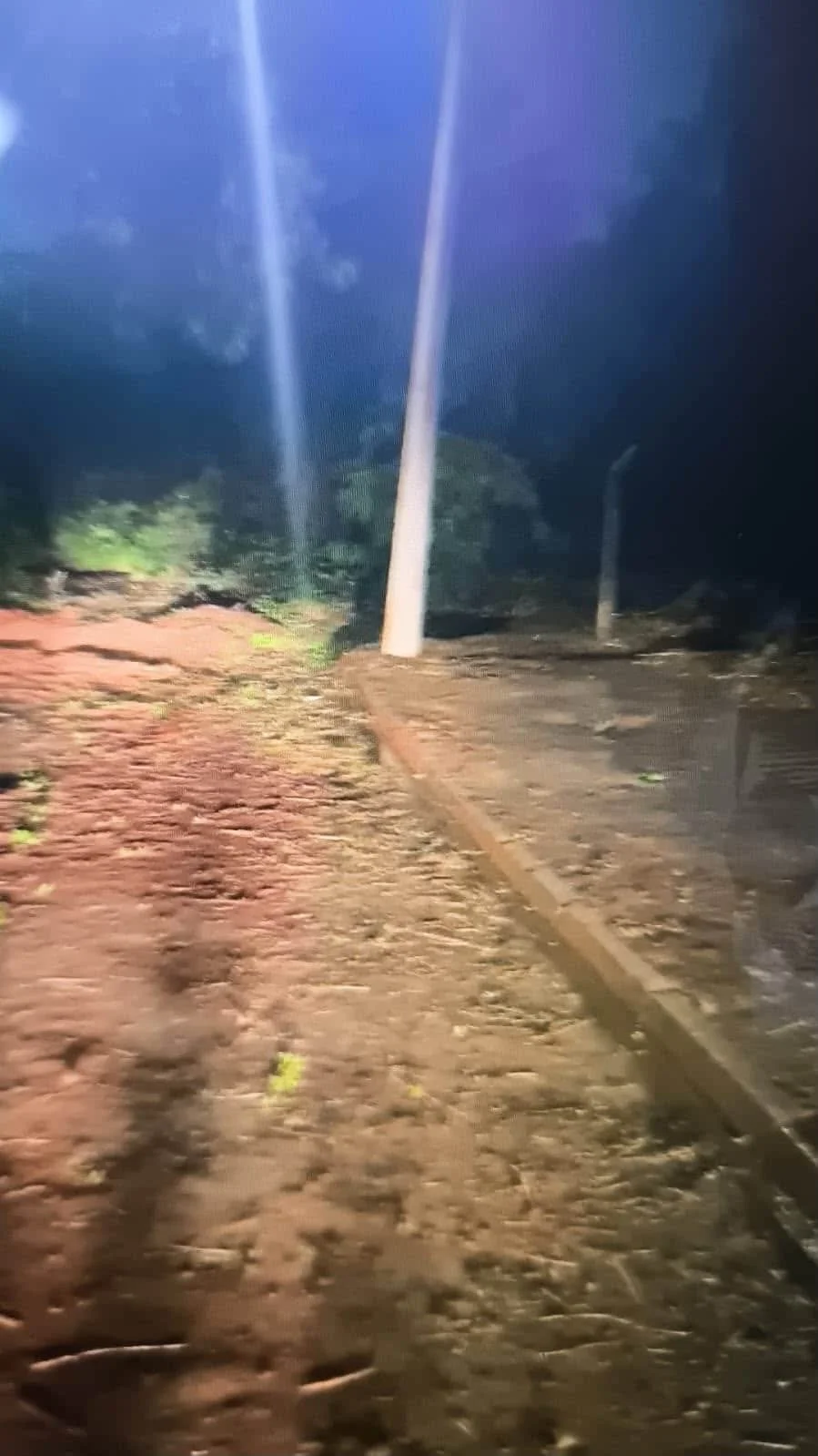 ROMU resgata criança presa em lamaçal em Americana; mãe é investigada por abandono