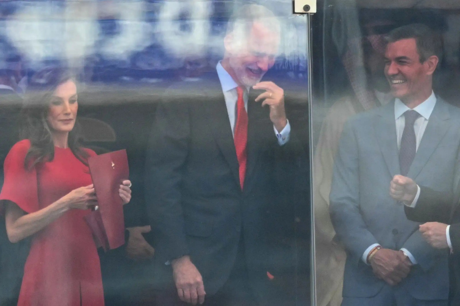 Rei Felipe e rainha Letizia torcem pela Espanha na final da Copa do Mundo 2026