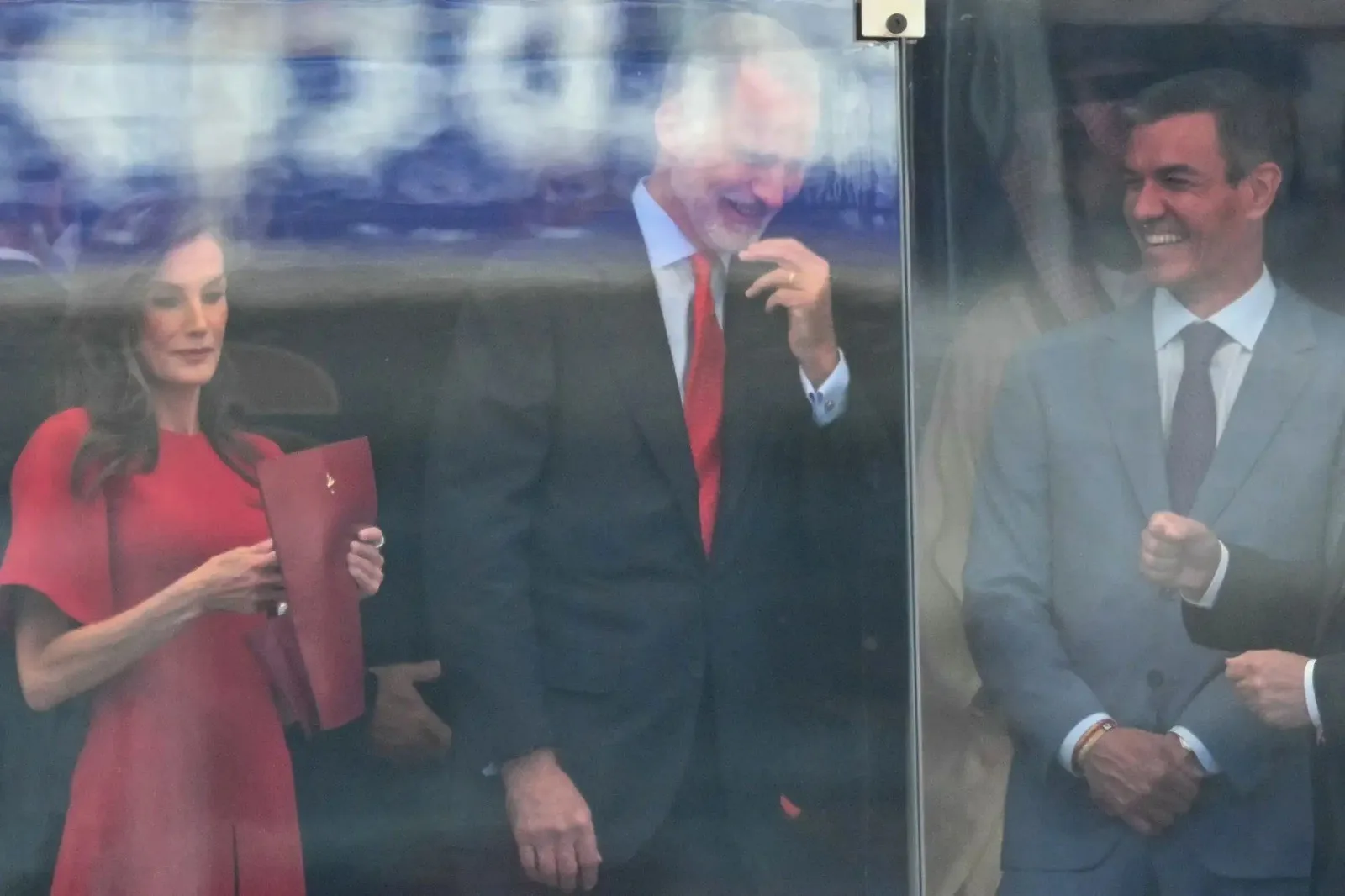 Rei Felipe e rainha Letizia torcem pela Espanha na final da Copa do Mundo 2026