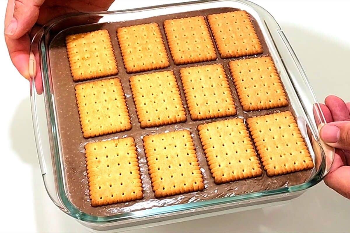 Reviva a infância com o pavê de chocolate cremoso e rápido de fazer