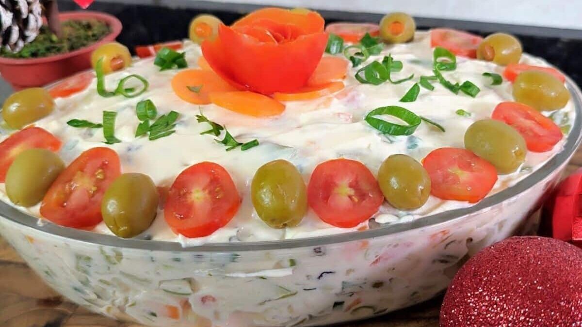 Salada de maionese simples e deliciosa com ingrediente secreto para refrescar seu verão