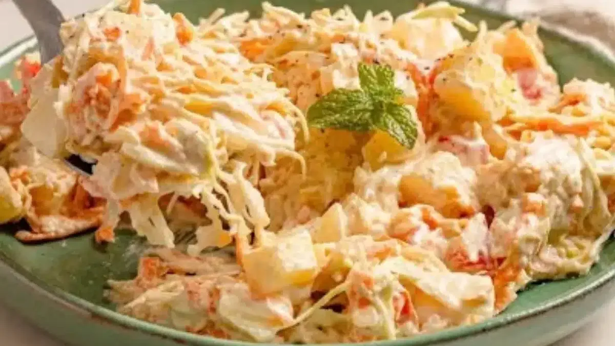 Salada detox de repolho e cenoura promete desinchar e ajudar na perda de peso
