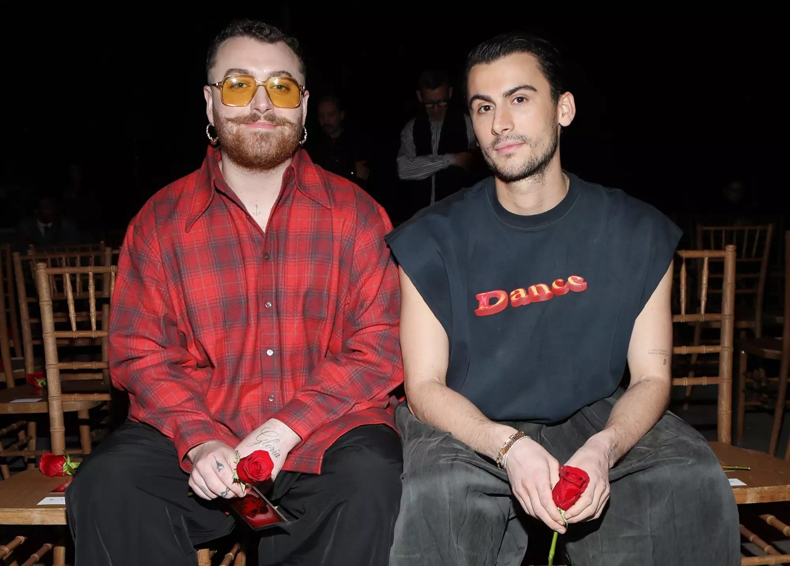Sam Smith anuncia noivado com estilista Christian Cowan e lança álbum de amor