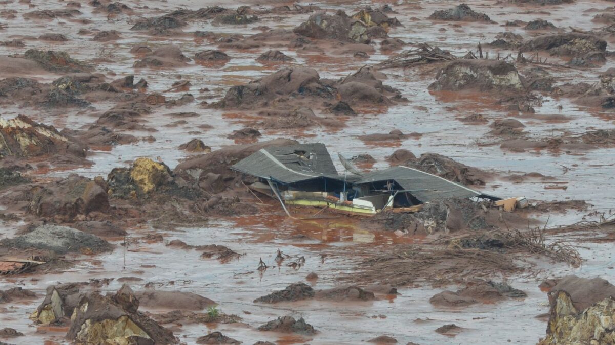 Samarco prorroga adesão ao programa de indenização por tragédia em Mariana até 15 de agosto