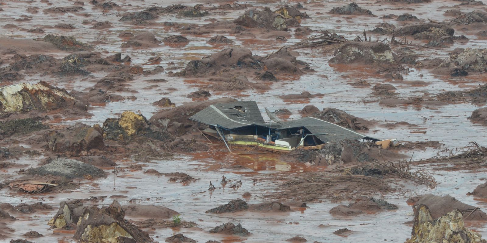 Samarco prorroga adesão ao programa de indenização por tragédia em Mariana até 15 de agosto