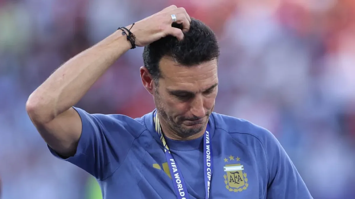 Scaloni se emociona e deixa futuro na seleção argentina em aberto após derrota