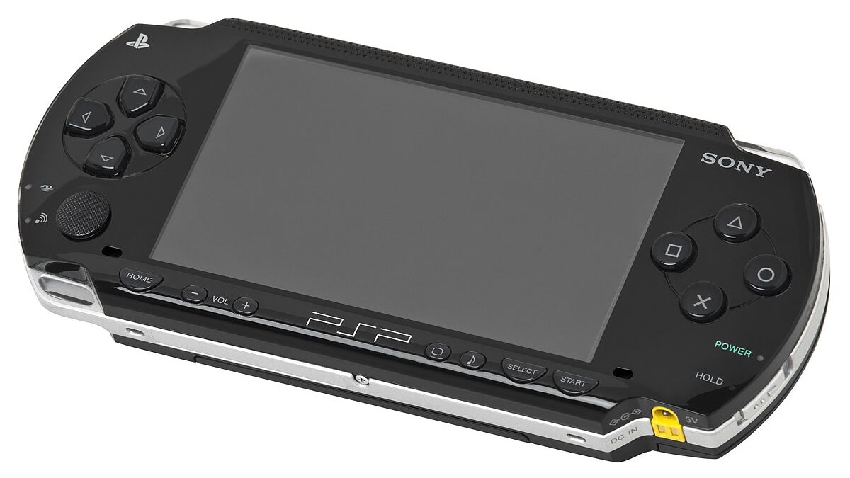 Shawn Layden afirma que PSP 2 seria a aposta certa para a Sony após Vita