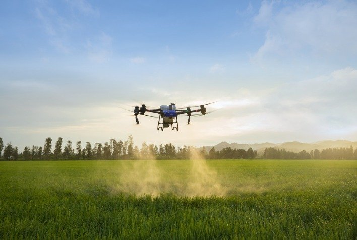 Sindiveg lança cartilha sobre drones de pulverização com foco em segurança e boas práticas no agro