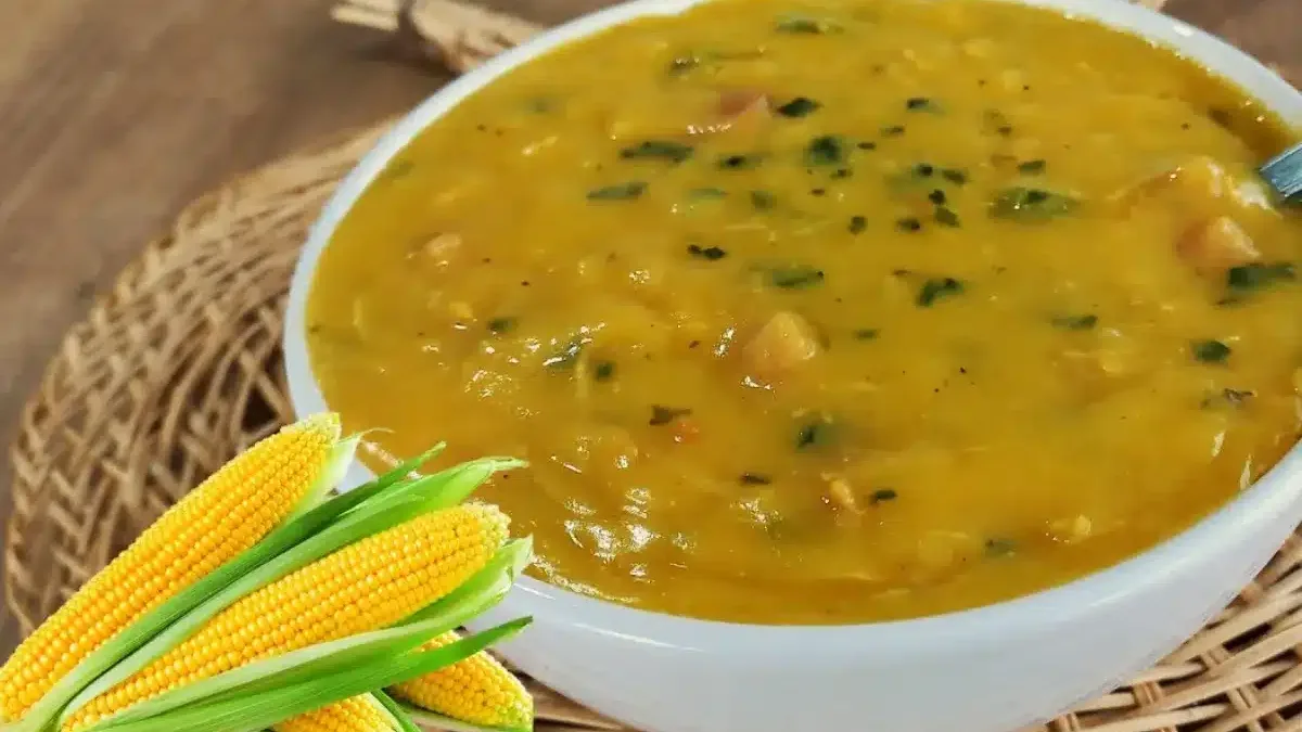 Sopa de milho verde cremosa: receita caseira que aquece o coração
