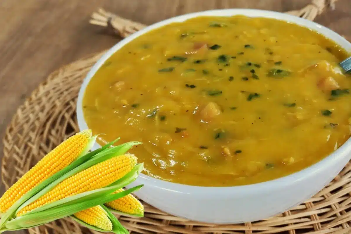 Sopa de milho verde cremosa: receita caseira que aquece o coração