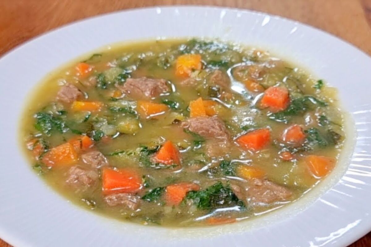 Sopa detox nutritiva promete desinchar e enriquecer sua rotina alimentar
