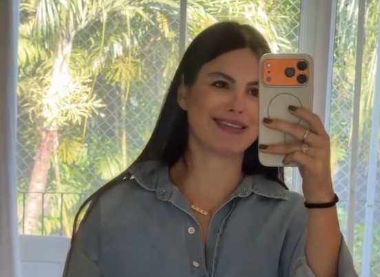 Sthefany Brito celebra retorno às roupas antigas e exibe corpo real após pós-parto