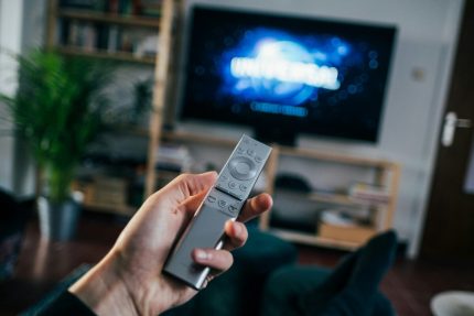 Streaming caro faz público voltar a preferir TV aberta, revela pesquisa.