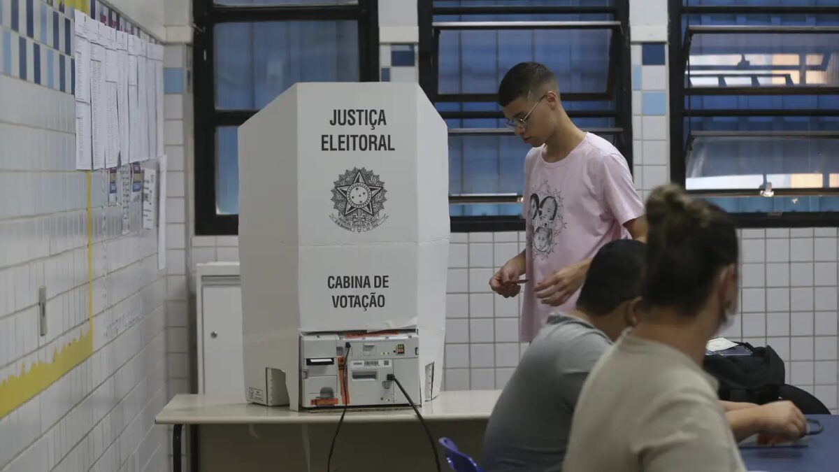 TSE destaca segurança das urnas eletrônicas a dois meses das Eleições 2026