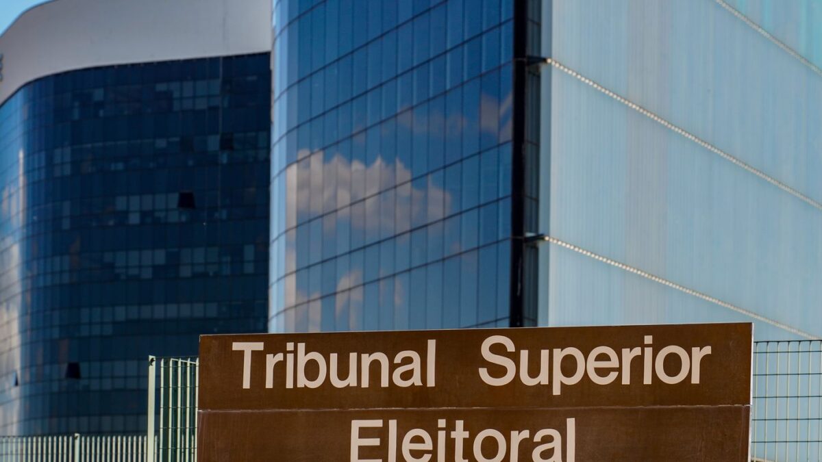 TSE firma acordo com big techs para combater desinformação nas eleições de 2026