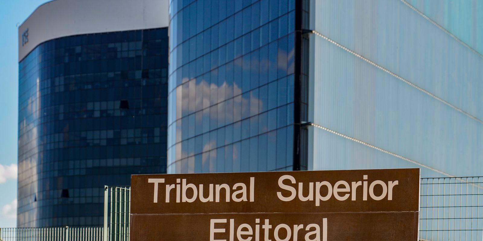 TSE firma acordo com big techs para combater desinformação nas eleições de 2026