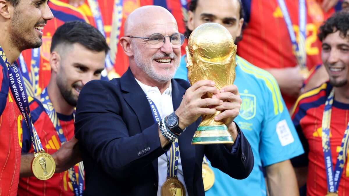 Técnico da Espanha destaca que Rodri não é o único candidato à Bola de Ouro
