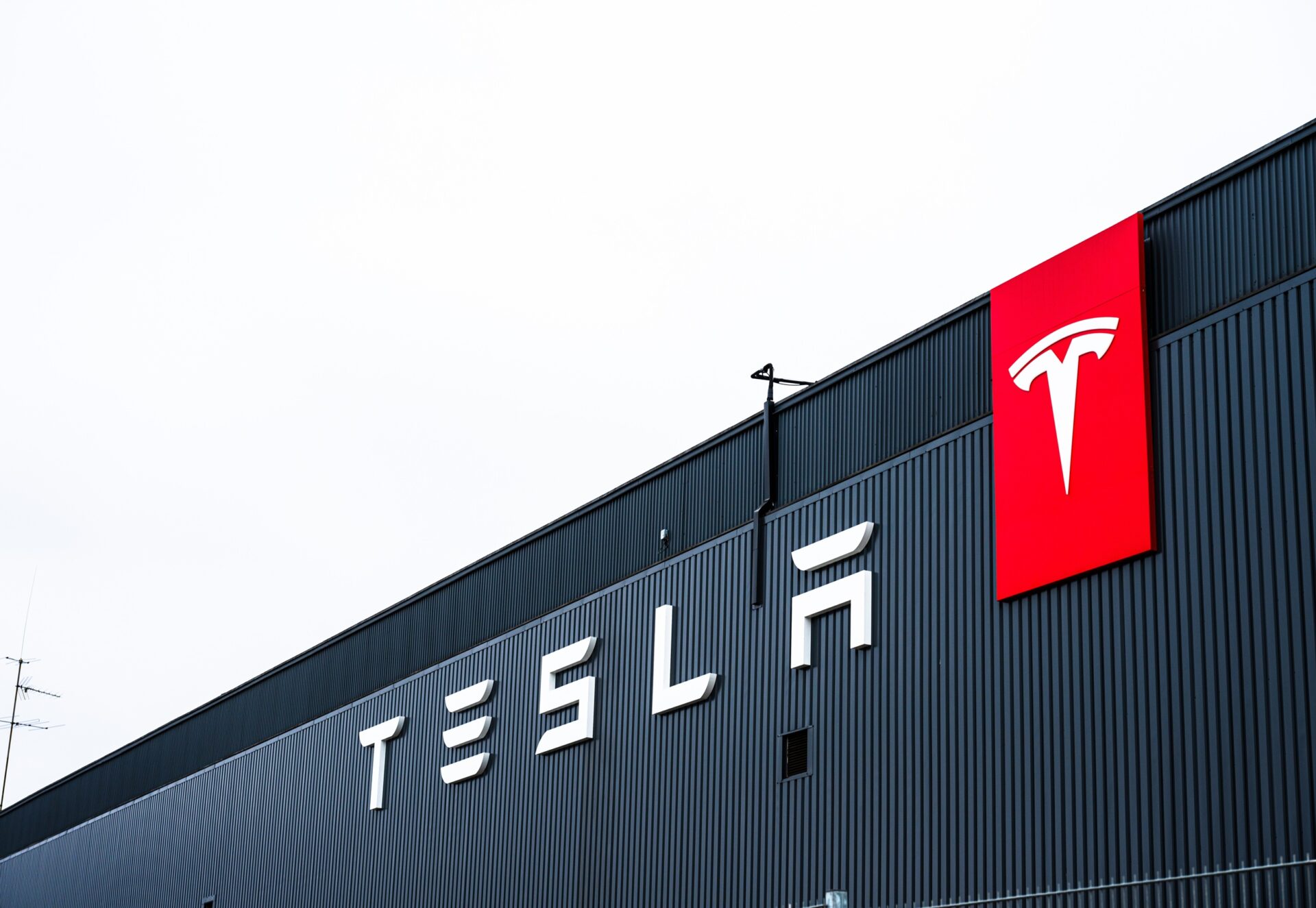 Tesla desenvolve veículo autônomo acessível para cadeirantes no Texas
