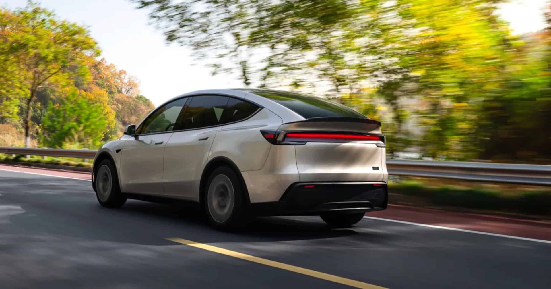 Tesla lança Model Y L nos EUA com três fileiras e preço a partir de US$ 61.990