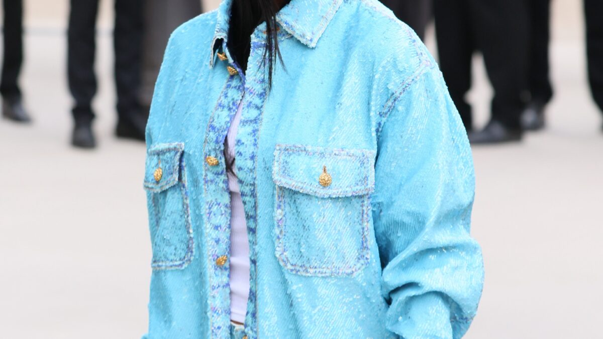 Teyana Taylor impressiona com look de 'armadura' no desfile da Ashi Studio em Paris