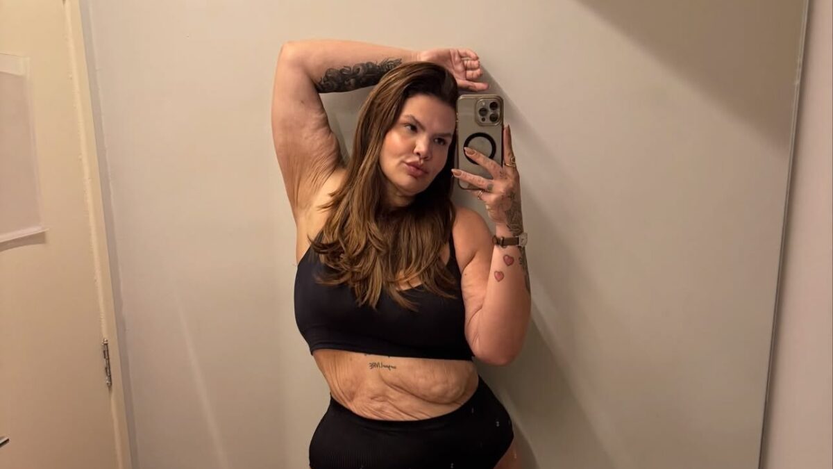Thais Carla exibe corpo transformado em selfies de lingerie e fala sobre emagrecimento