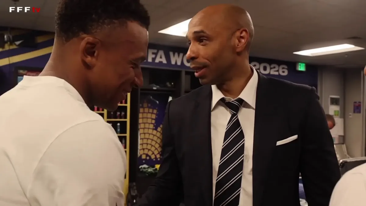 Thierry Henry celebra vitória da França sobre o Marrocos ao lado de Mbappé