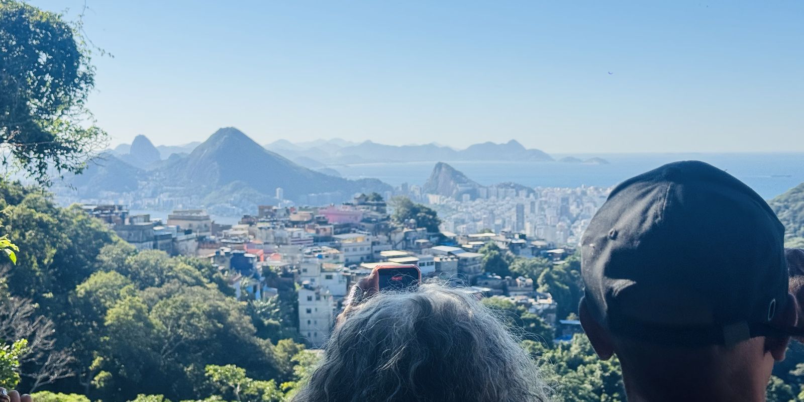 Trilha na Rocinha revela Mata Atlântica e história de recuperação ambiental no Rio