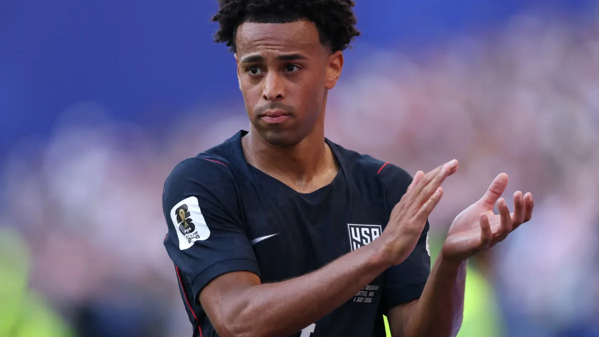 Tyler Adams lamenta eliminação dos EUA na Copa do Mundo: "Futebol pode ser cruel"