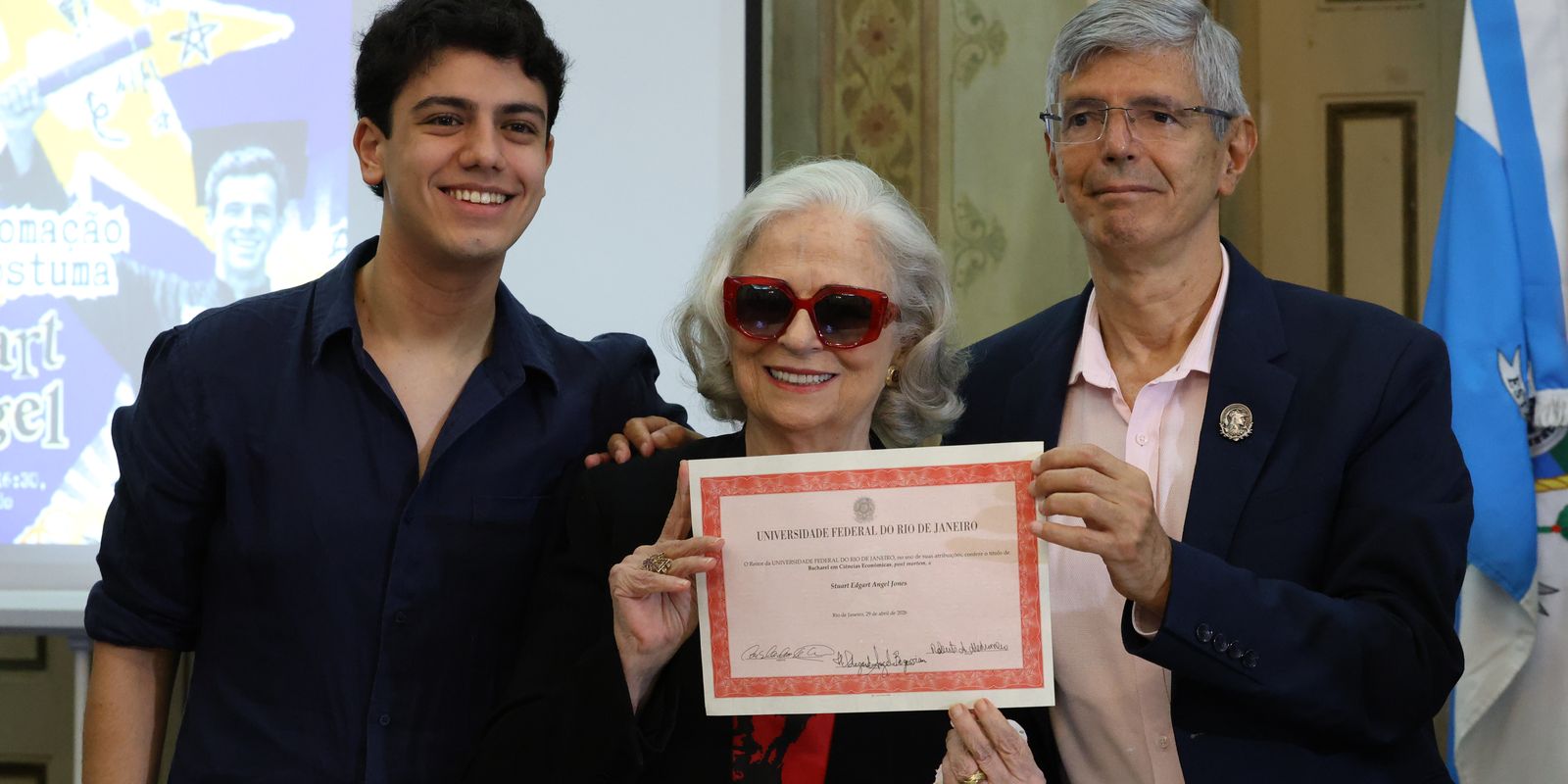 UFRJ entrega diploma a Stuart Angel 55 anos após sua morte na ditadura