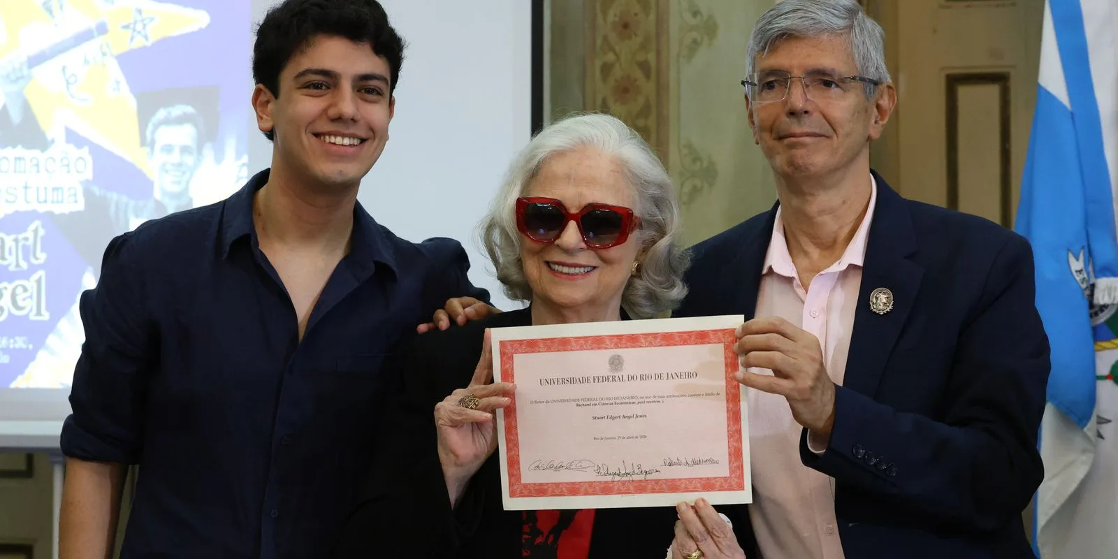 UFRJ entrega diploma a Stuart Angel 55 anos após sua morte na ditadura