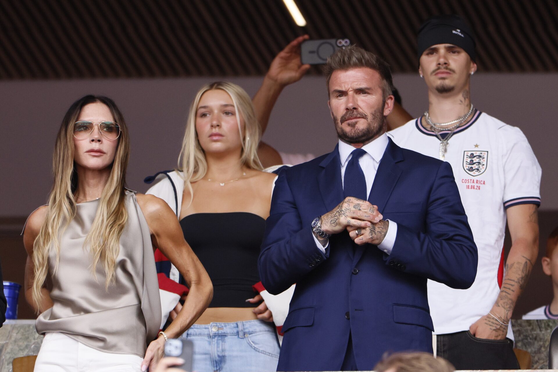 Victoria Beckham viraliza com 'reação congelada' em gol da Inglaterra durante Copa do Mundo