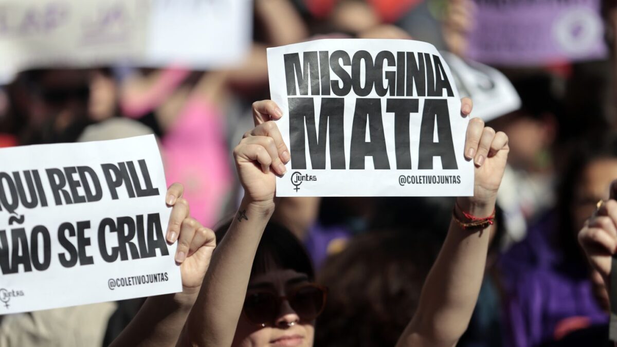 Violência virtual contra mulheres no RJ cresce 1.300% e atinge 16 vítimas diárias em 2025