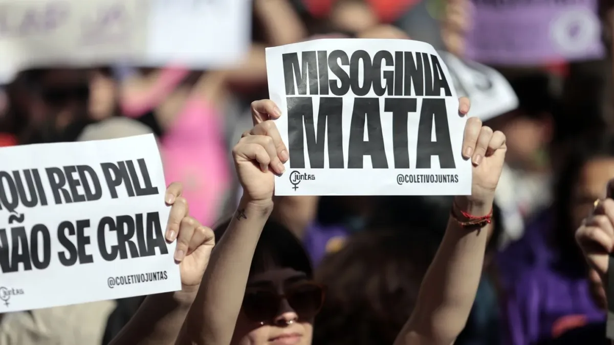 Violência virtual contra mulheres no RJ cresce 1.300% e atinge 16 vítimas diárias em 2025