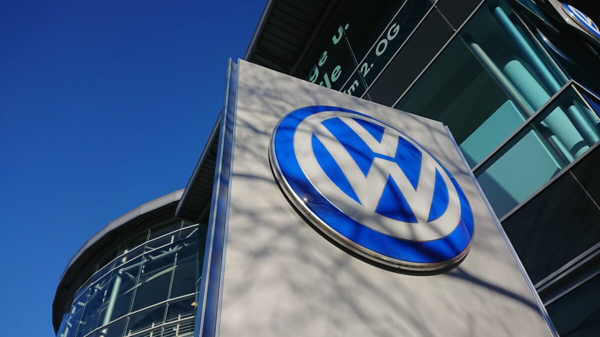 Volkswagen anuncia reestruturação e redução da produção para nove milhões de veículos