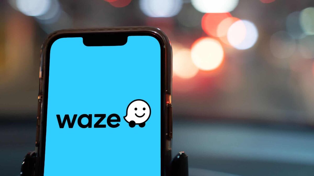 Waze lança modo para motociclistas e aprimora navegação com IA no Brasil