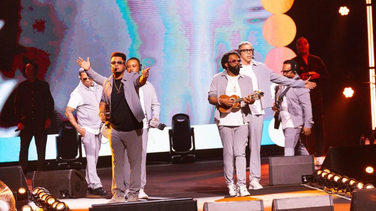 Xande de Pilares relembra saída do Revelação e celebra reencontro em turnê histórica