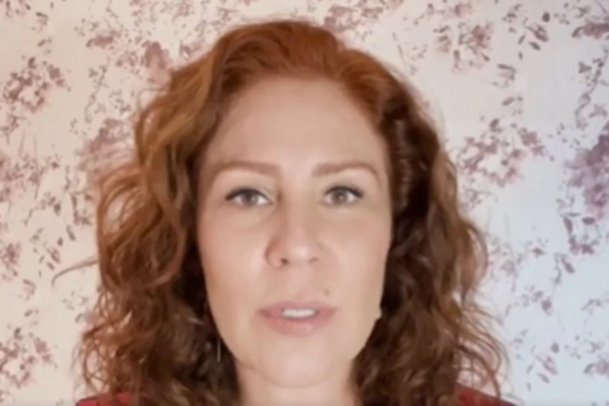 Zambelli retoma redes sociais na Itália e anuncia candidatura da mãe à Câmara