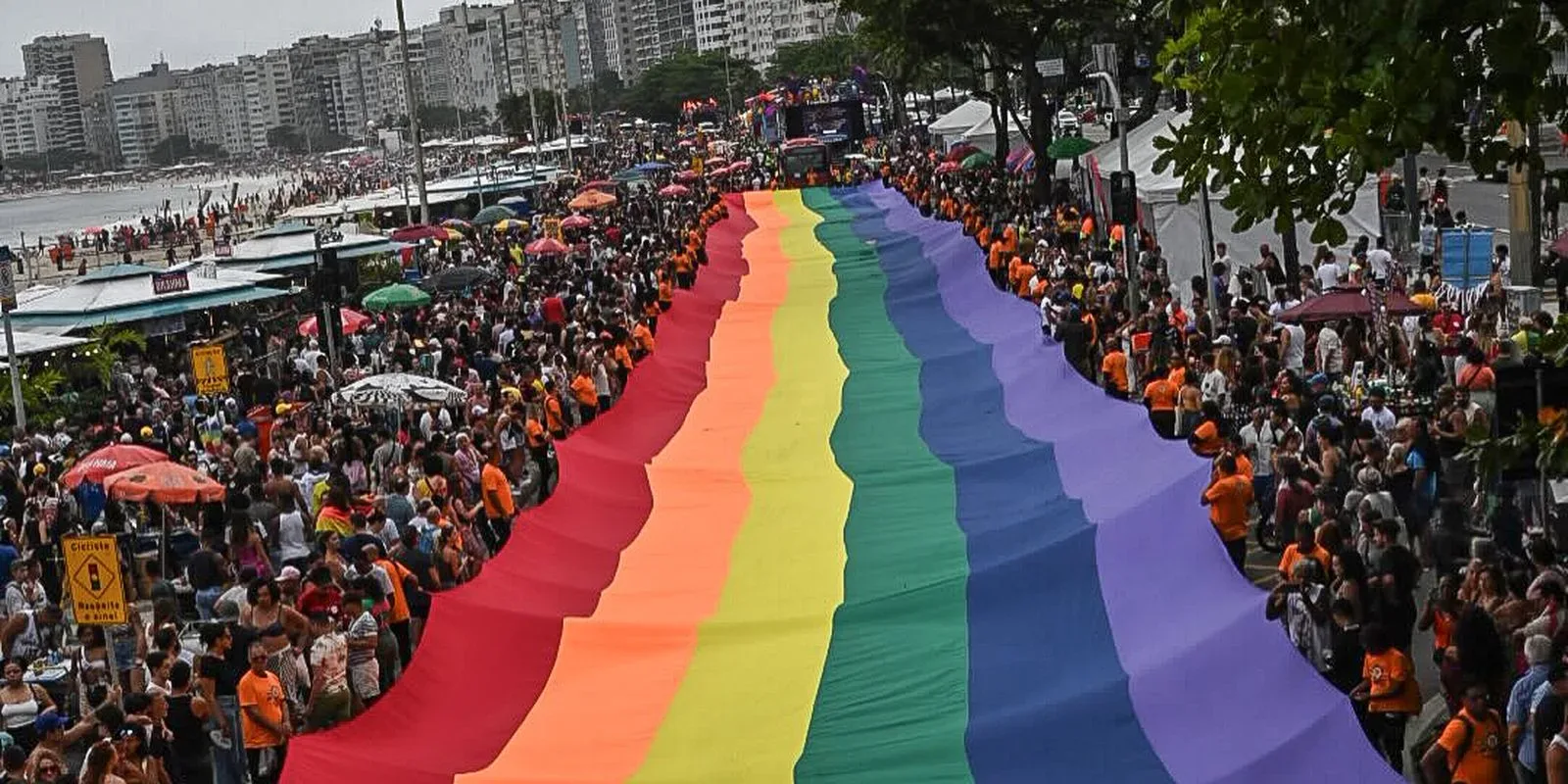 Imagem da matéria: Trabalhadores do Programa Rio Sem LGBTIfobia entram em greve por salários atrasados