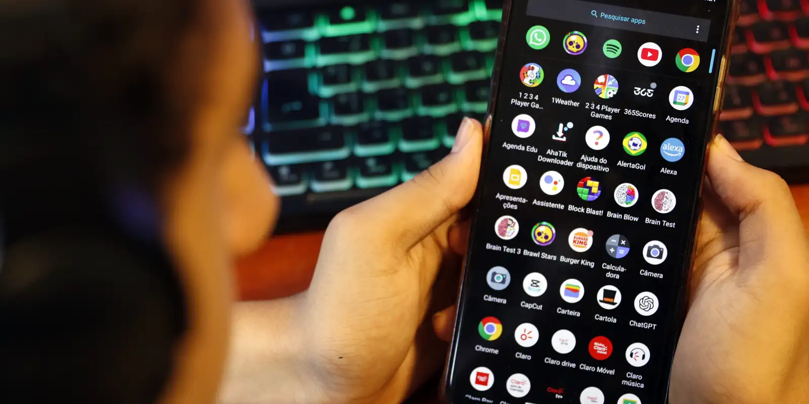 AGU cobra proteção de crianças em reunião com Discord após tragédia em live