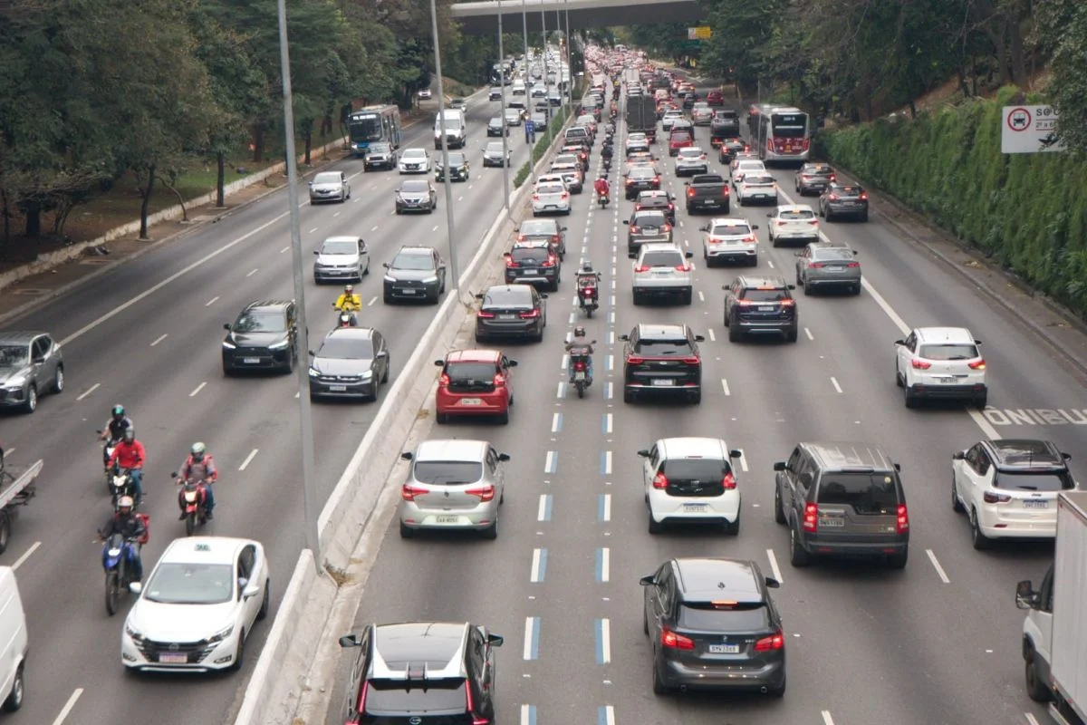 Adesivos eleitorais podem afetar cobertura de seguro automotivo, alerta FenSeg
