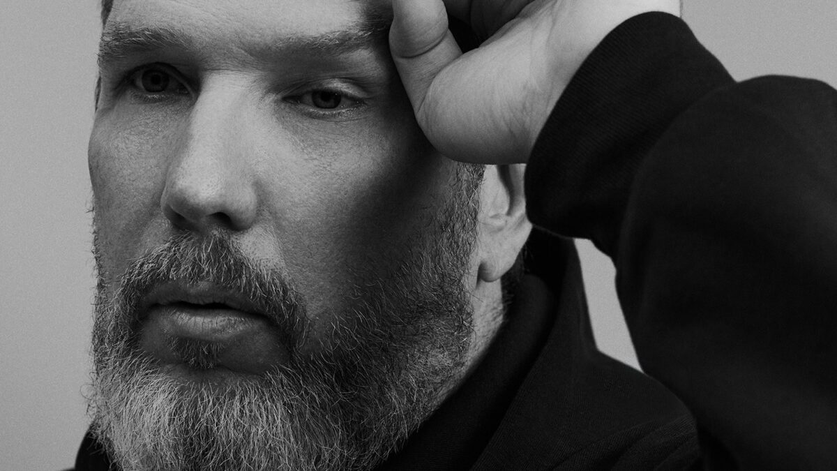 Alexandre Herchcovitch fala sobre estilo e memórias na Vogue de agosto
