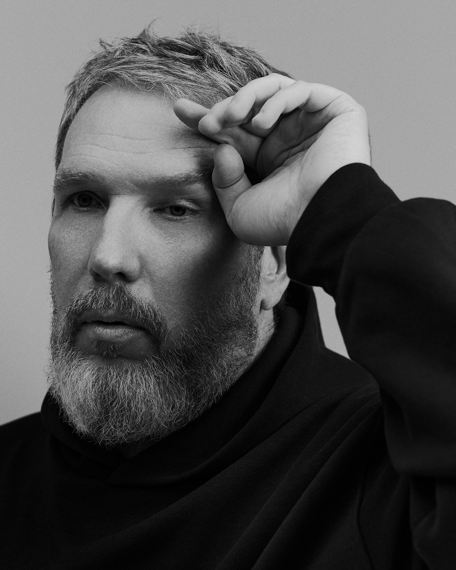 Alexandre Herchcovitch fala sobre estilo e memórias na Vogue de agosto