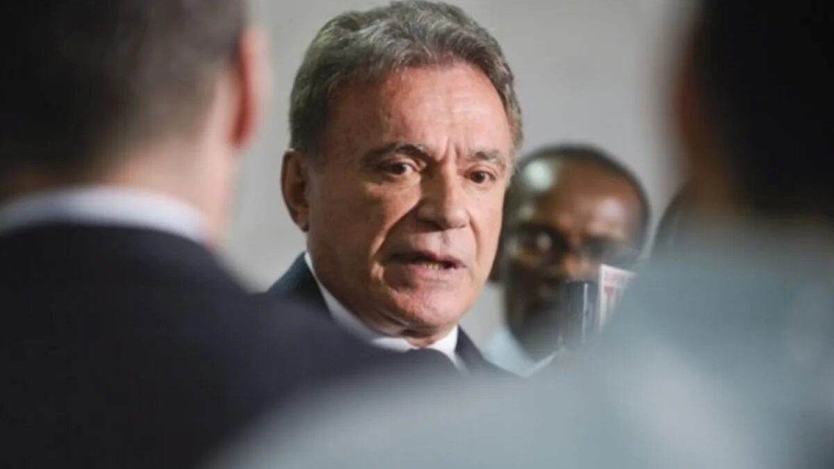 Alvaro Dias desiste de candidatura ao Senado e deixa liderança nas pesquisas